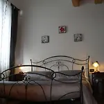 לינה וארוחת בוקר Borghetto Airport/hospital